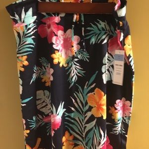 Live in skirt Agnes and Dora